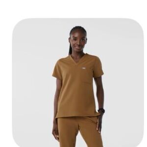 Figs Women's Tan V-Neck Short Sleeve Top